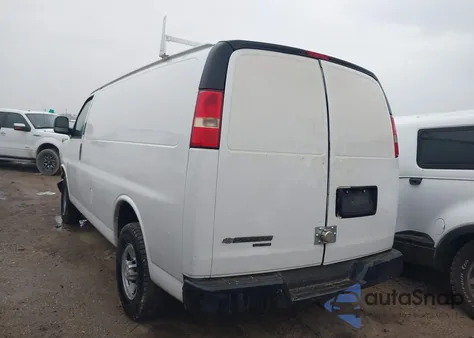 2015 Chevrolet Express 2500 Work Van z USA, uszkodzony, nr VIN 1GCWGFCF2F1275896